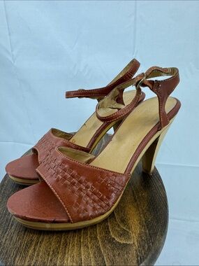 Vintage 1970s Farah Fawcett-style Woven Strappy Sandals w/ Chunky Wood Heels, 6